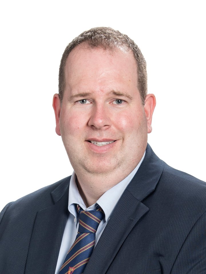 Dr. Kris Achter